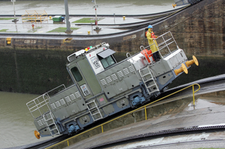 Illustration for article titled Blowing Up the Panama Canal